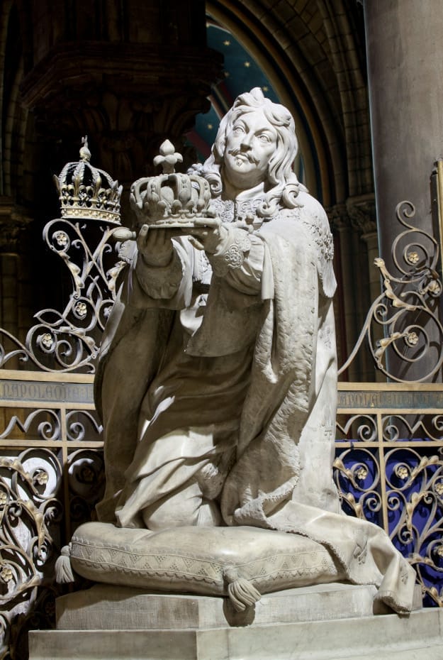 Photographie de la statue de Louis XIII de plain-pied