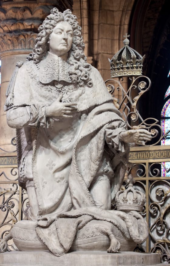 Photographie de la statue de Louis XIV de plain-pied
