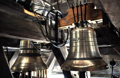 Deux des huit cloches de Notre-Dame et leur mécanisme